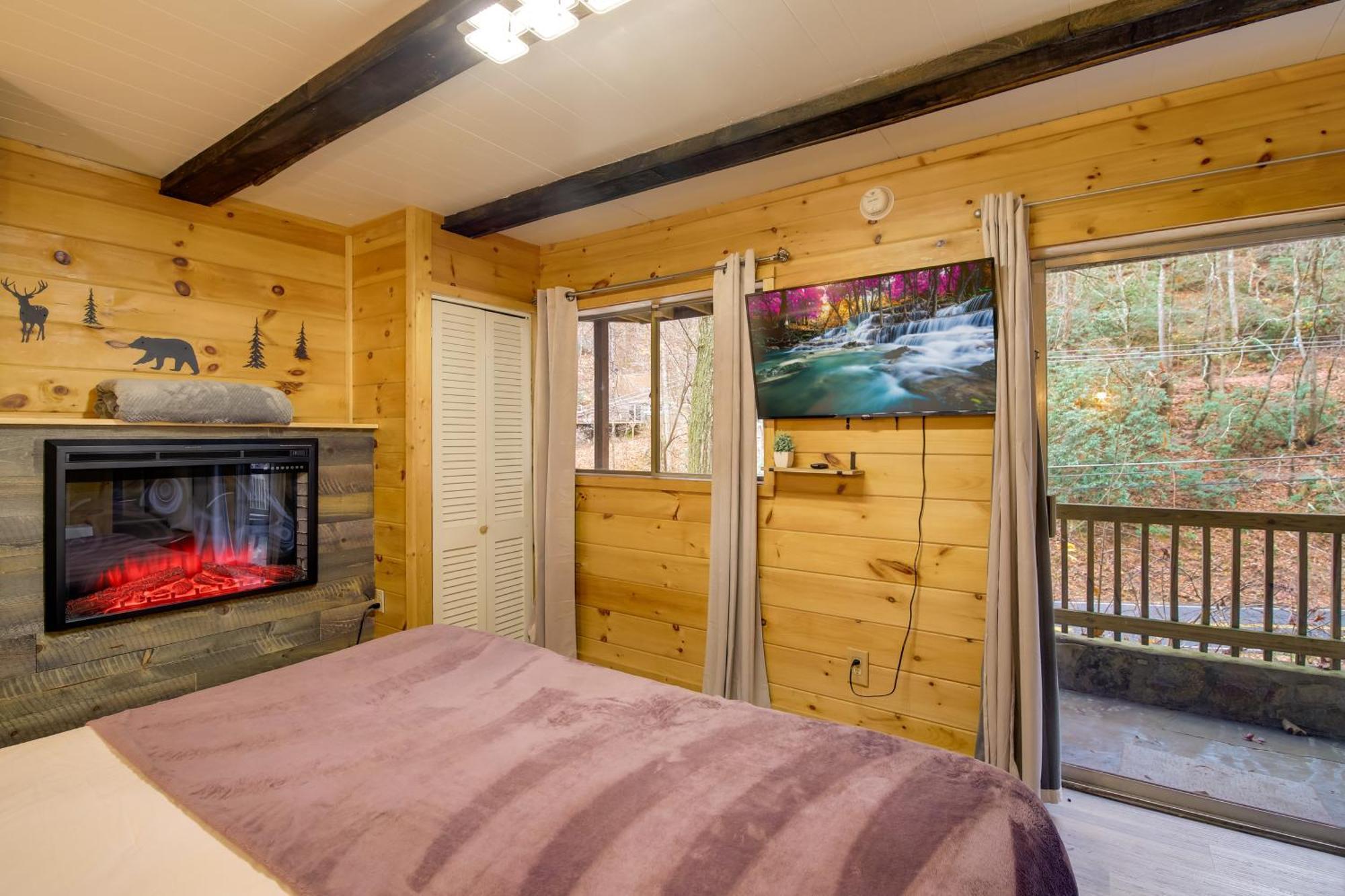 Gatlinburg A-Frame Home With Hot Tub Near Parkway Eksteriør bilde