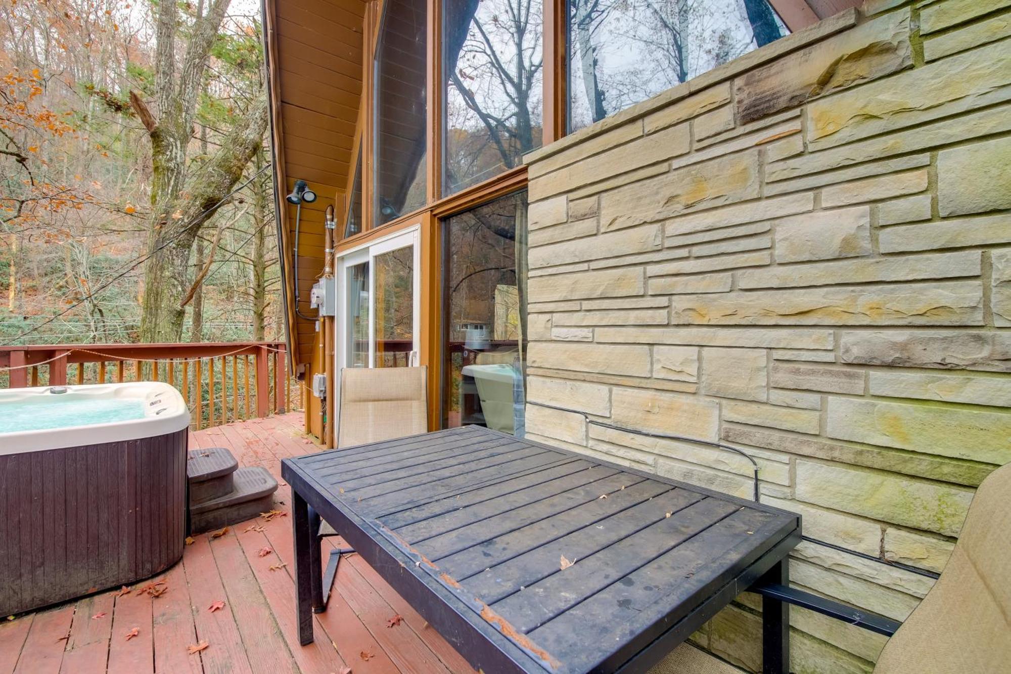 Gatlinburg A-Frame Home With Hot Tub Near Parkway Eksteriør bilde