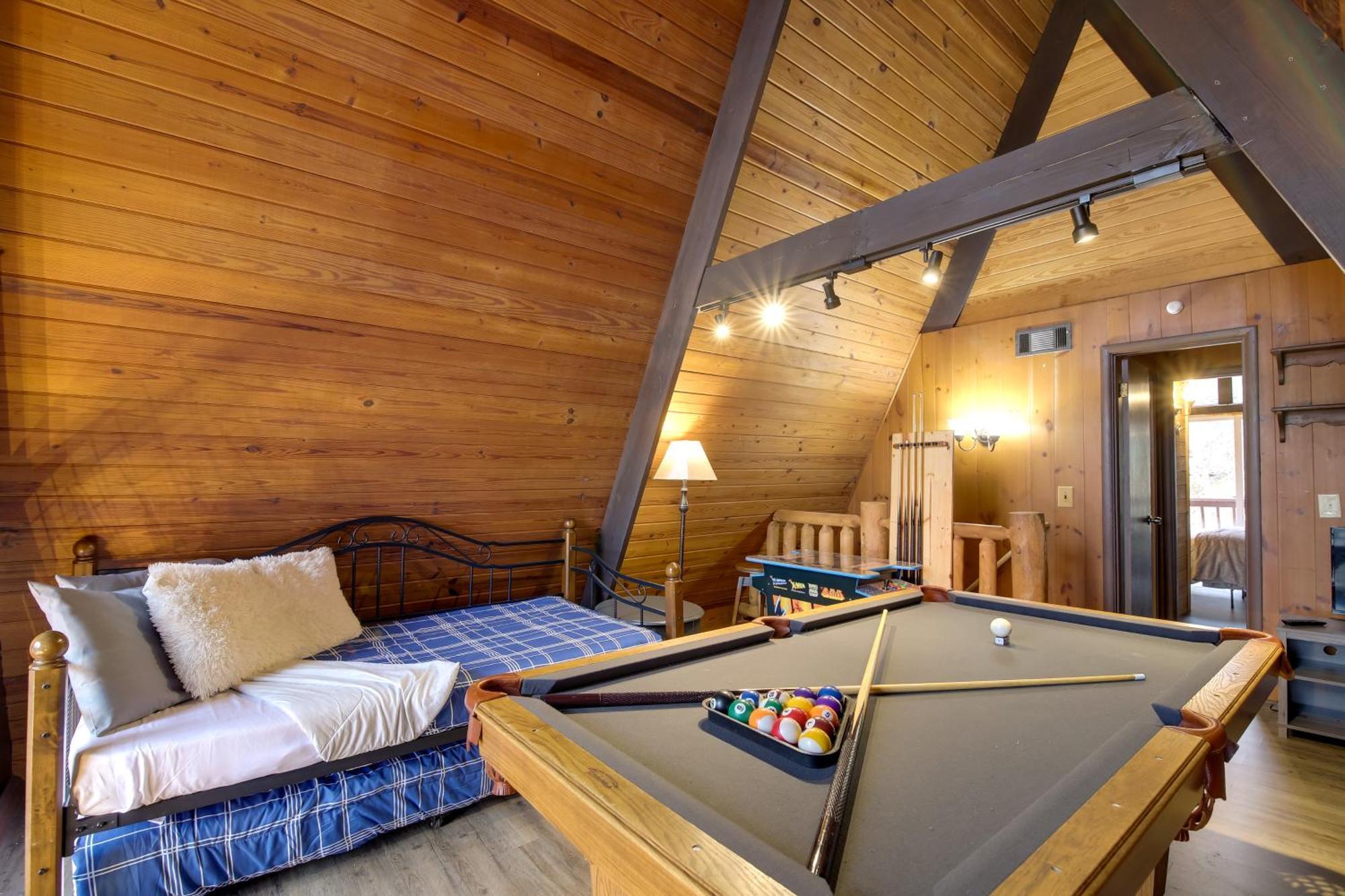 Gatlinburg A-Frame Home With Hot Tub Near Parkway Eksteriør bilde