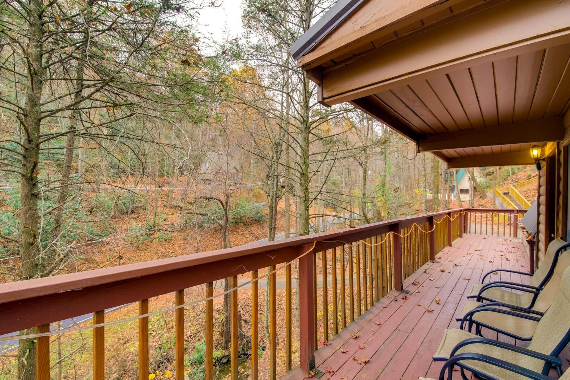 Gatlinburg A-Frame Home With Hot Tub Near Parkway Eksteriør bilde