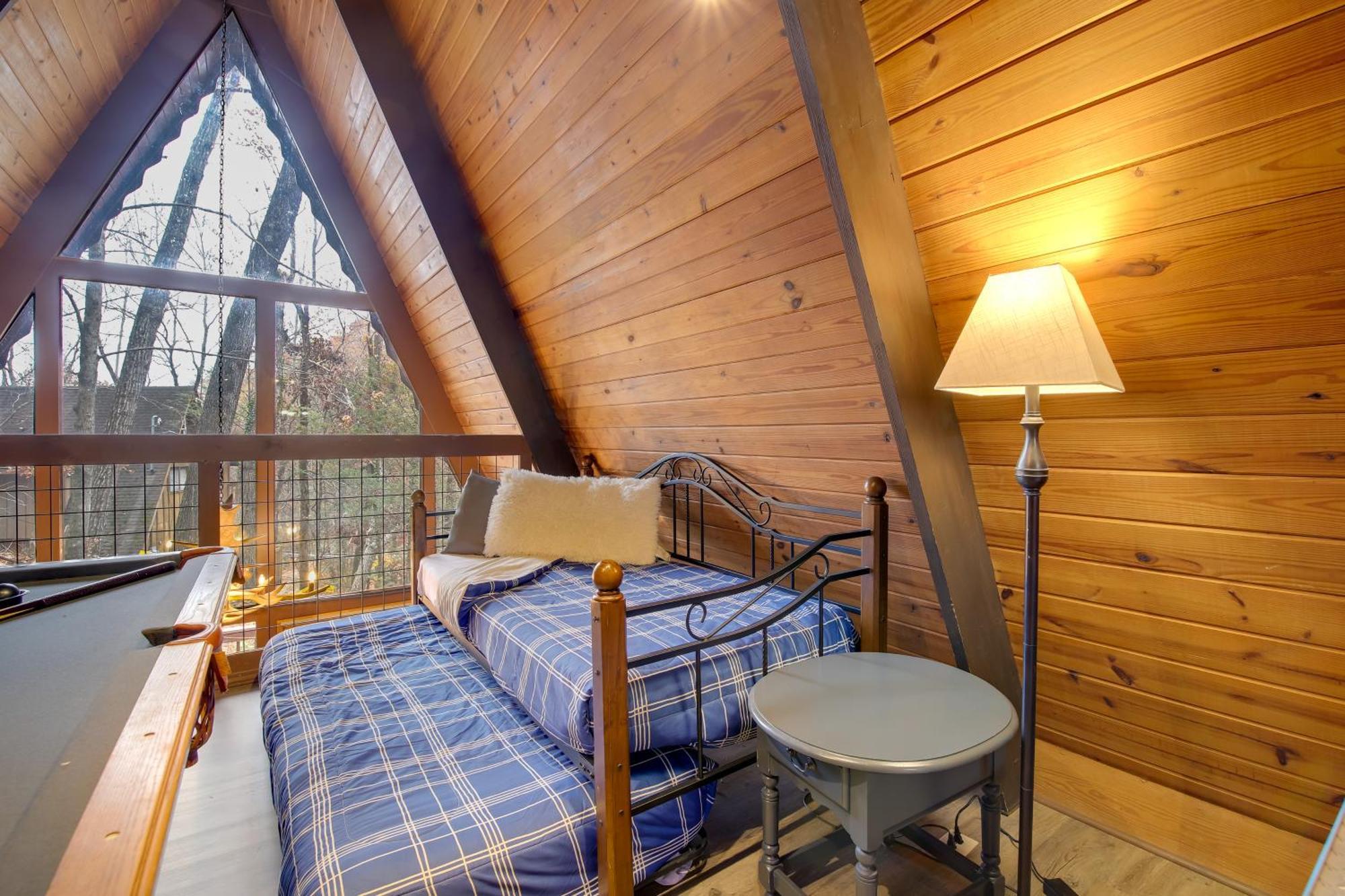 Gatlinburg A-Frame Home With Hot Tub Near Parkway Eksteriør bilde