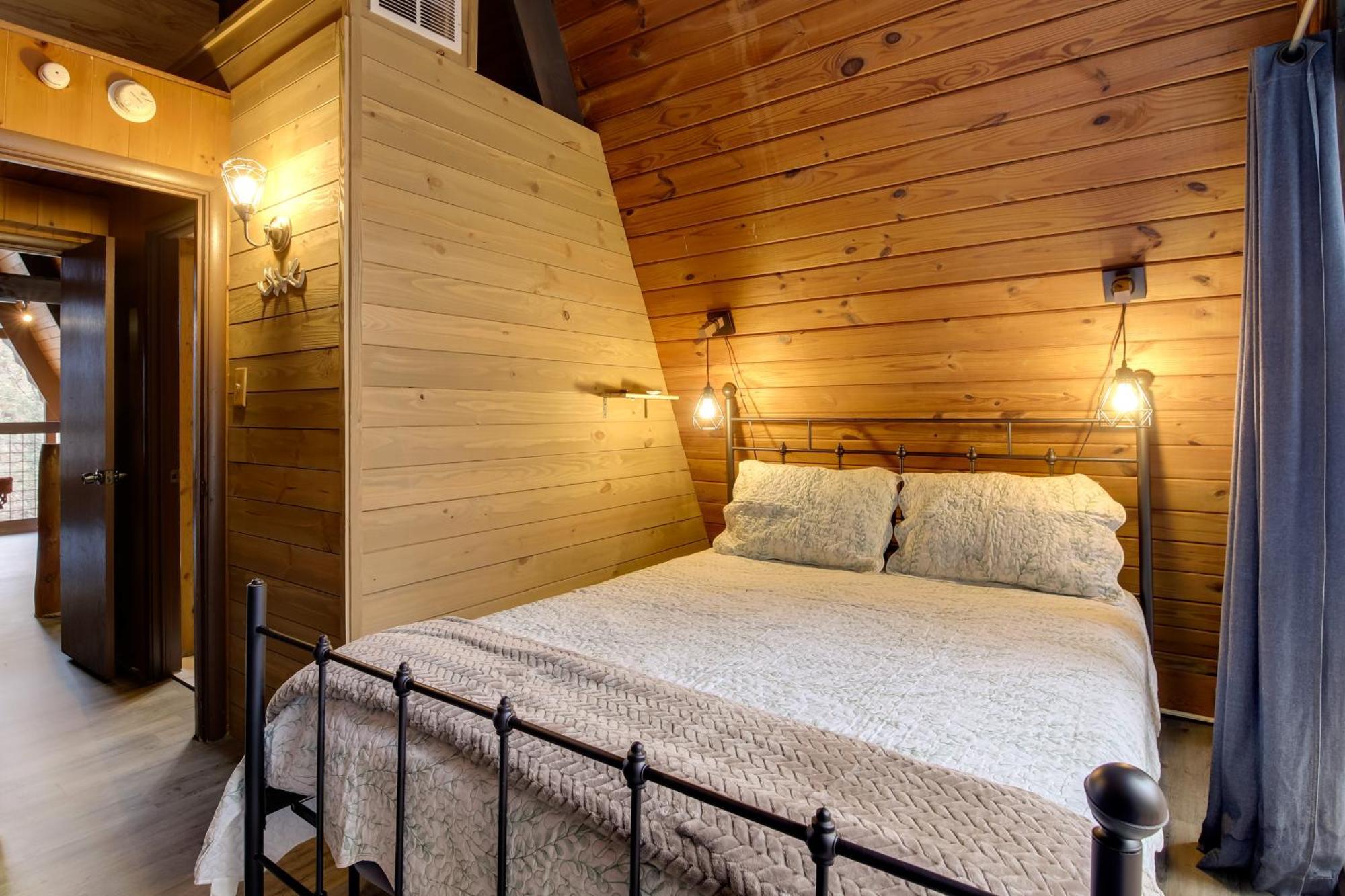 Gatlinburg A-Frame Home With Hot Tub Near Parkway Eksteriør bilde