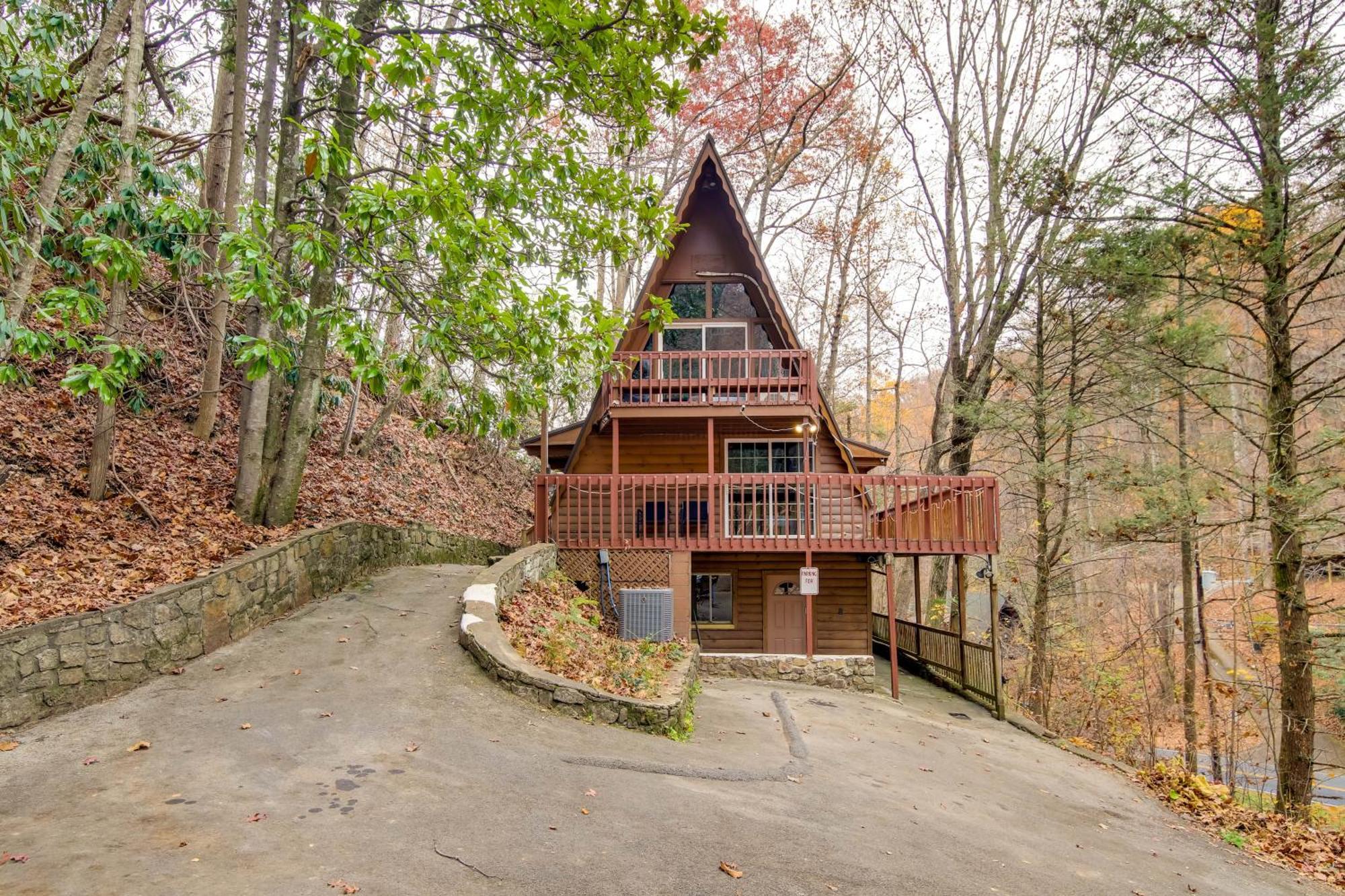 Gatlinburg A-Frame Home With Hot Tub Near Parkway Eksteriør bilde